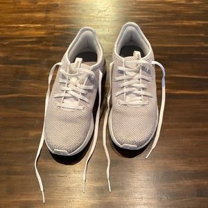 Adidas cloudfoam tennis shoes